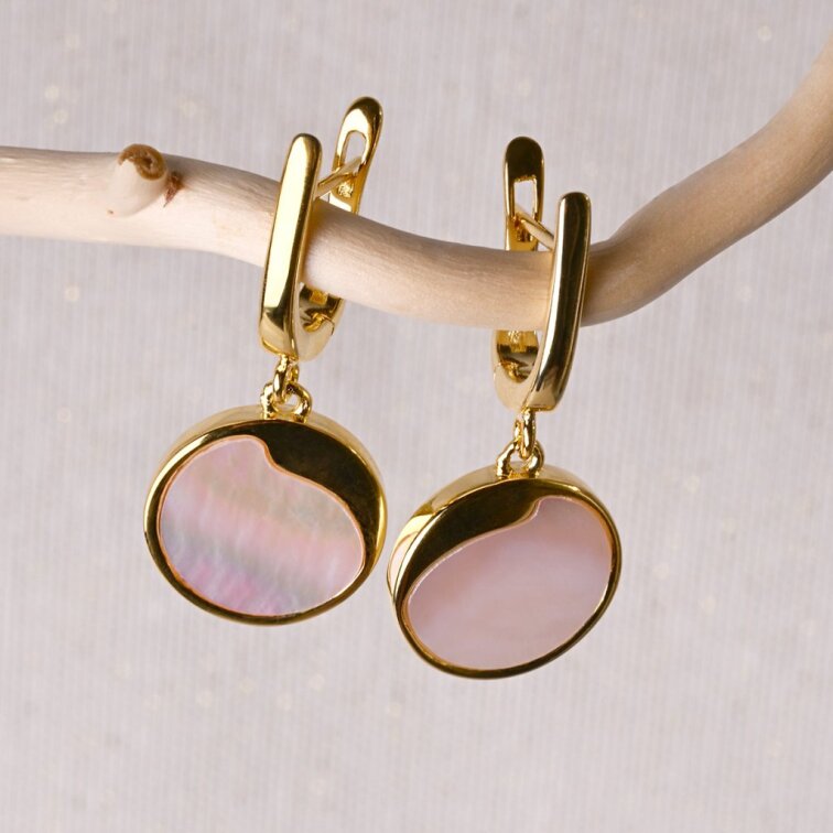 Pozlátené visiace náušnice s ružovou perleťou 11739.3