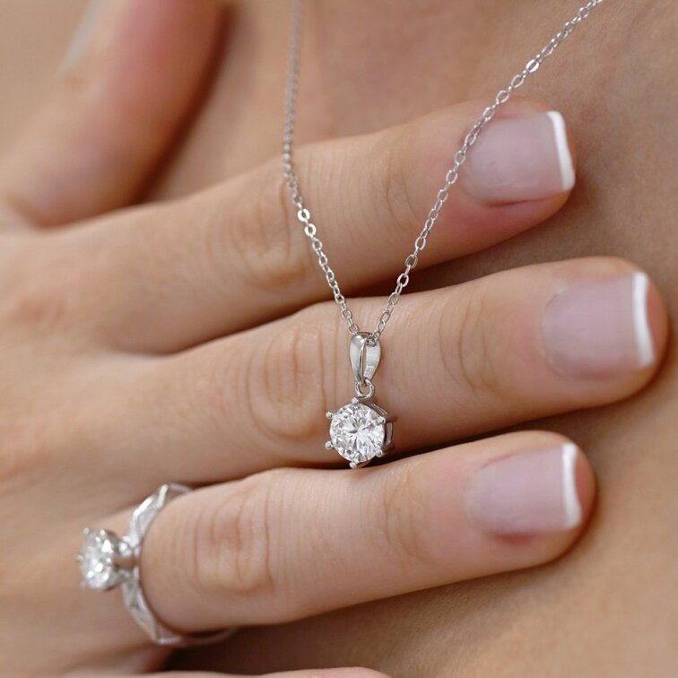 Stříbrný náhrdelník MIA 12M00003 moissanite