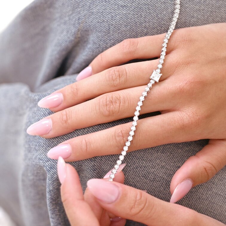 Stříbrný tenisový náramek CHLOE 13M00003 moissanite