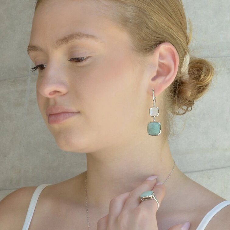 Strieborné náušnice s amazonitom a bielou perleťou 11742.3