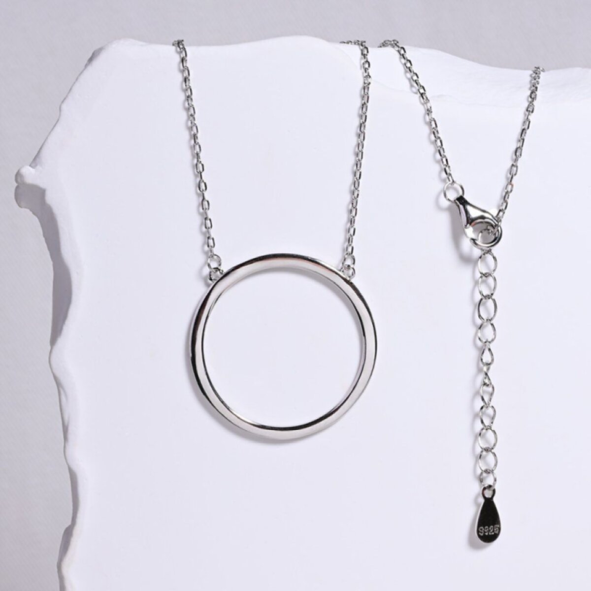 Stříbrný náhrdelník s kroužkem 62027