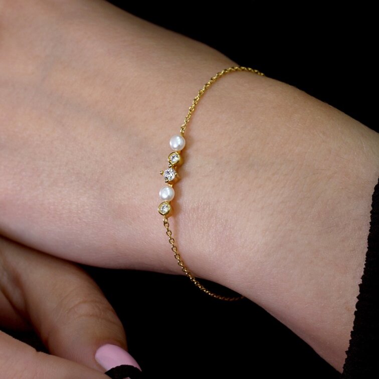 Pozlátený náramok s riečnymi perličkami a zirkónmi 23031.1