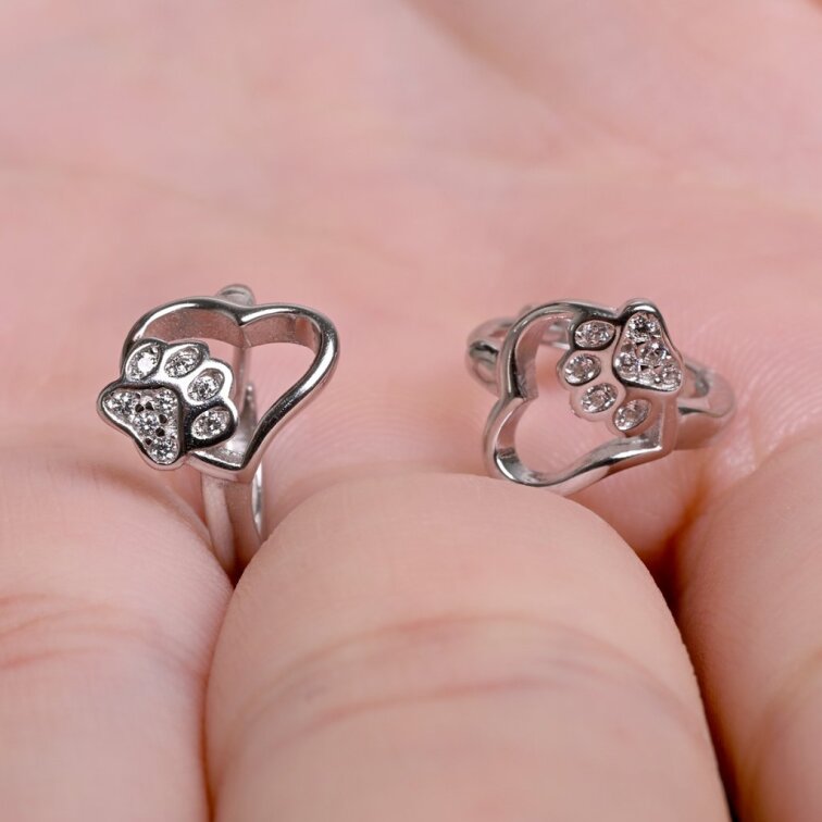 Strieborné náušnice kruhy s labkami 11758.1