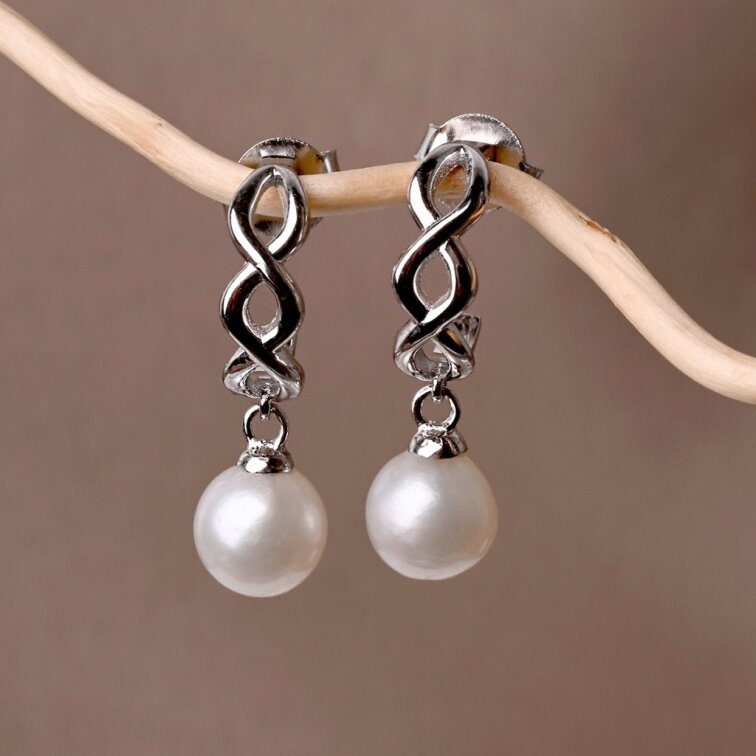 Strieborné náušnice kruhy so zavesenou riečnou perlou 21125.1