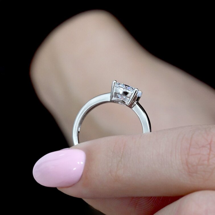 Stříbrný prsten ELEN 15M00006 moissanite