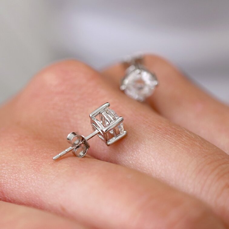 Stříbrné náušnice ELEN 11M00007 moissanite