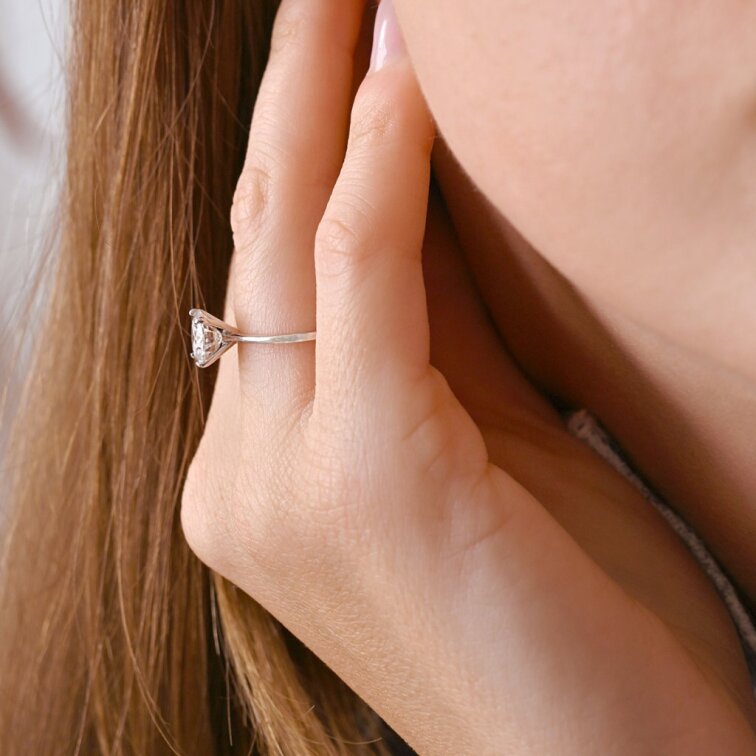 Stříbrný prsten ELEN 15M00003 moissanite