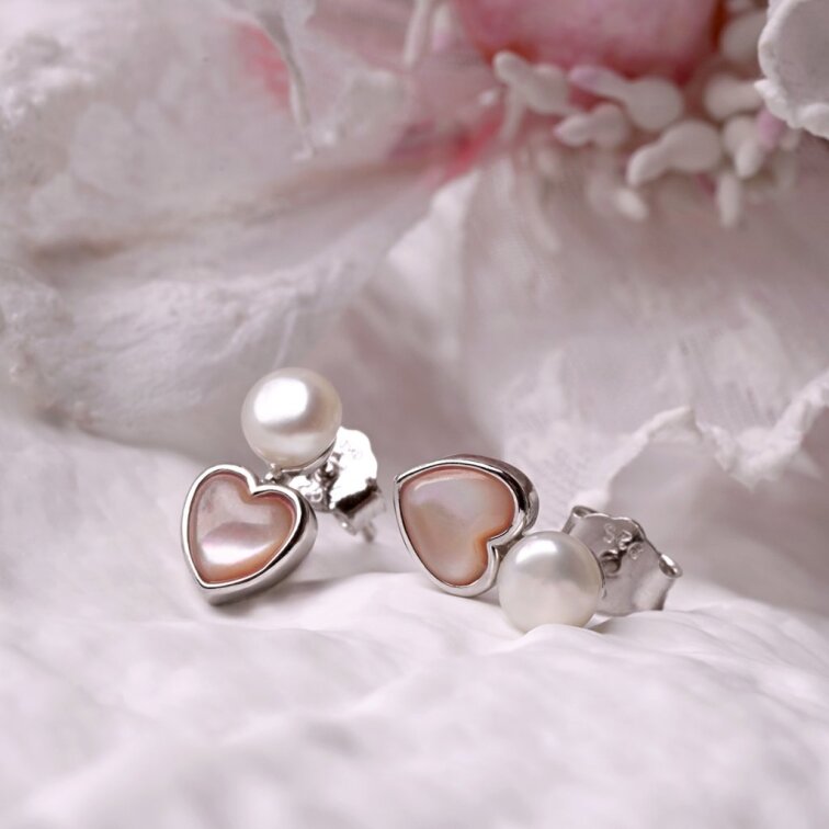 Strieborné náušnice s riečnou perlou srdiečka 21119.1