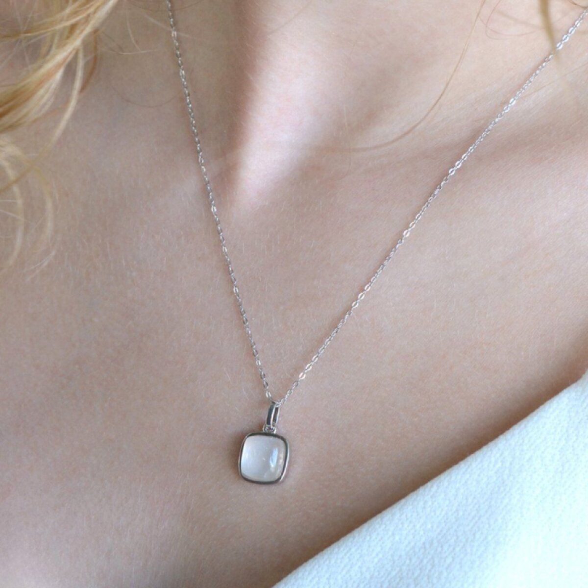 Stříbrný náhrdelník s růženínem 12166.3