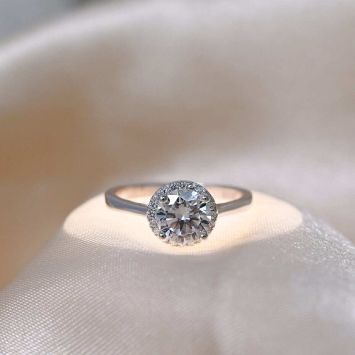 Stříbrný prsten luxusní se zirkony bílý 15008.1 crystal