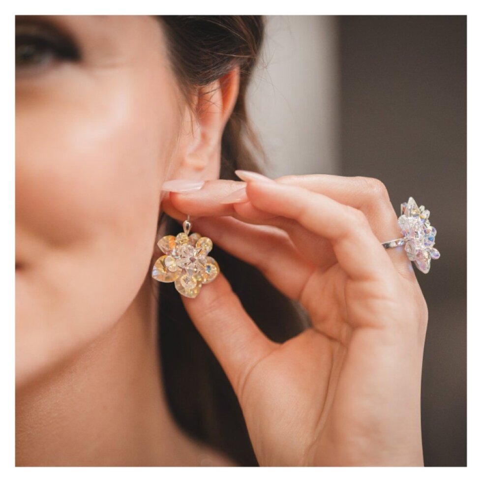 Stříbrné náušnice kytičky s krystaly Swarovski 31130.2