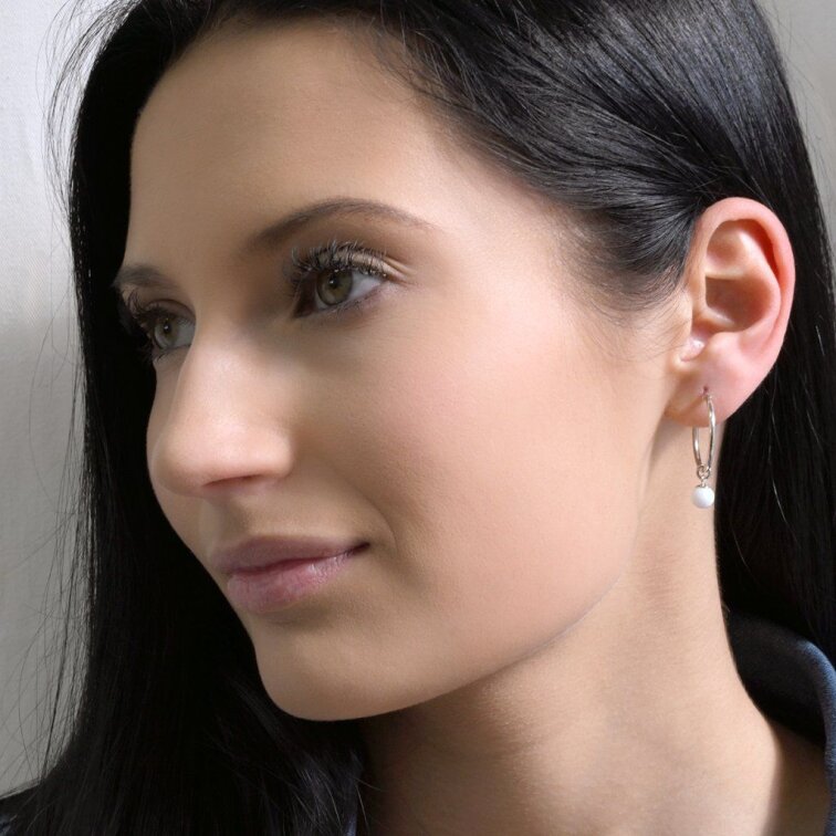 Strieborné náušnice kruhy s guličkou z bieleho syntetického opálu 11410.1 white