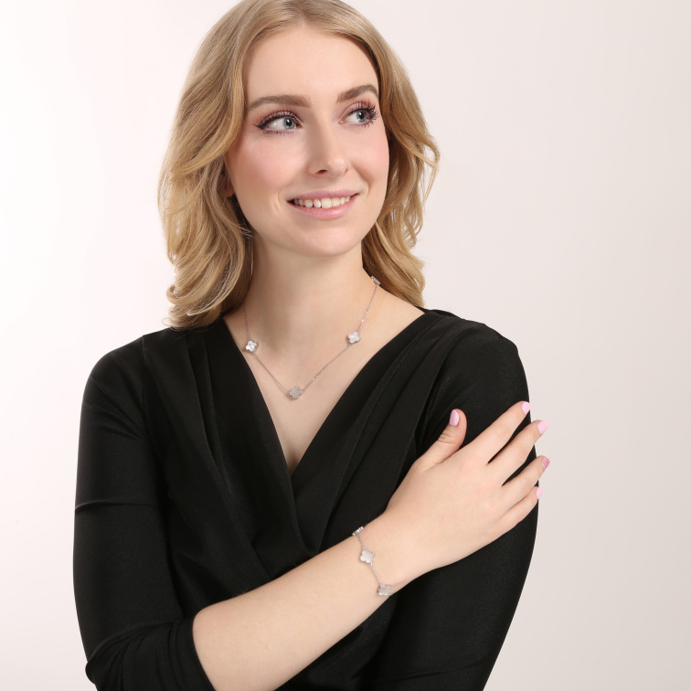 Stříbrný náramek perleťové čtyřlístky 13089.1