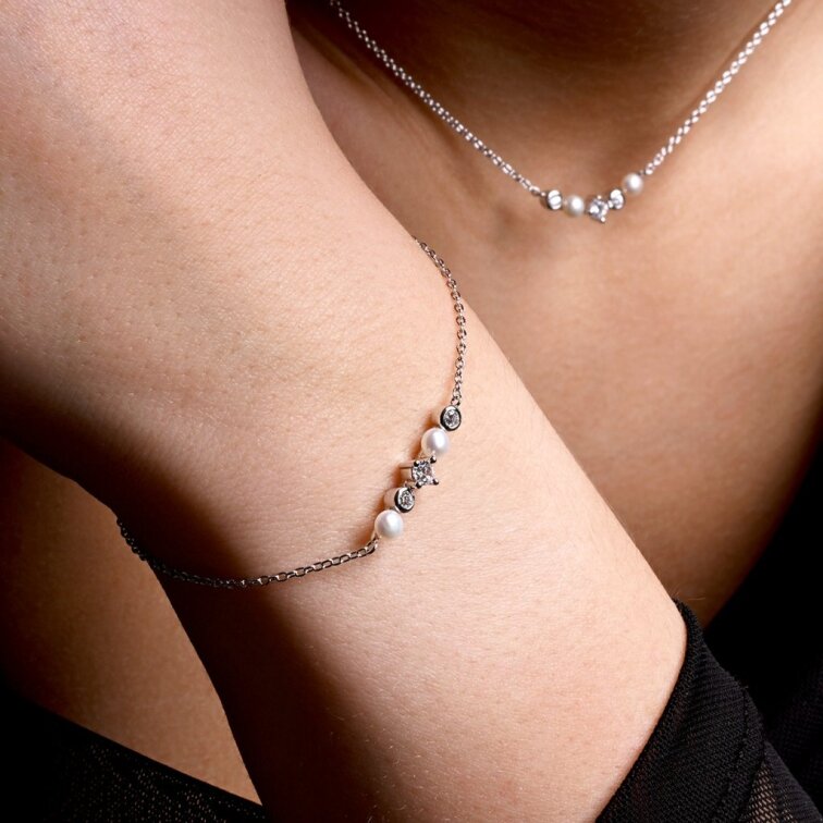 Strieborný náramok s riečnymi perličkami a zirkónmi 23031.1
