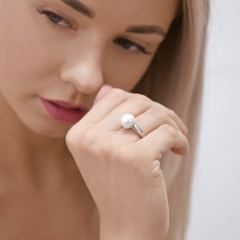 Stříbrný prsten s bílou říční perlou 25001.1