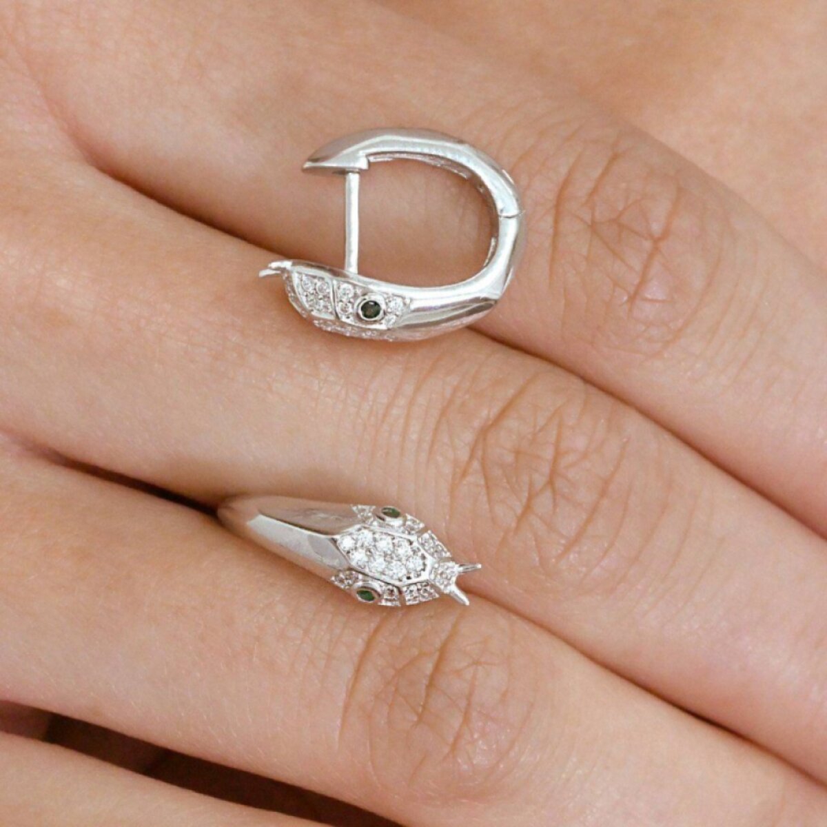 Strieborné krúžky v tvare hada 11776.3