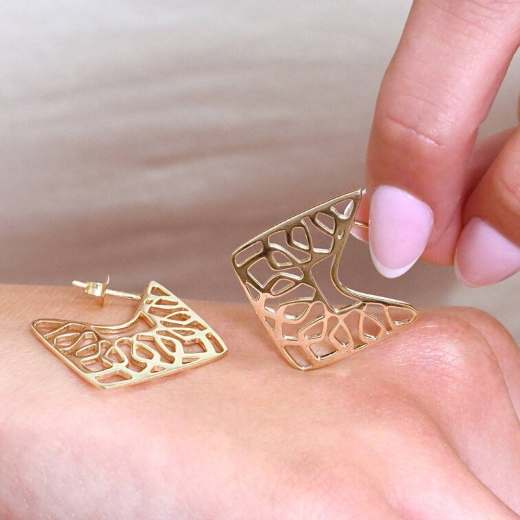 Pozlacené náušnice moderně vzorované 61172