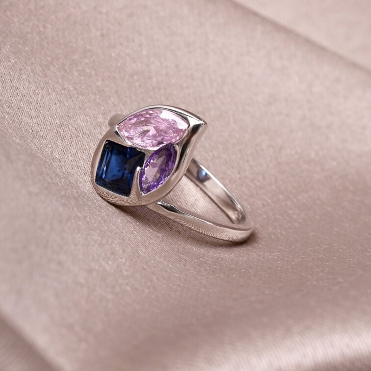 Stříbrný prsten se zirkony 15040.3