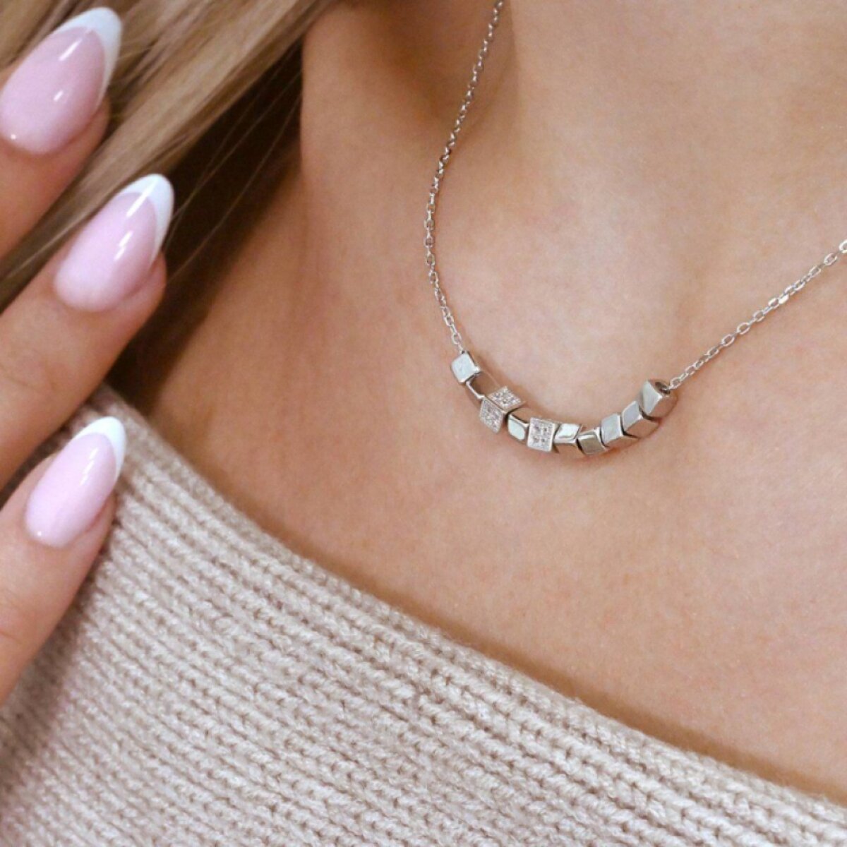 Stříbrný náhrdelník kostičky na řetízku se zirkony 12071.1