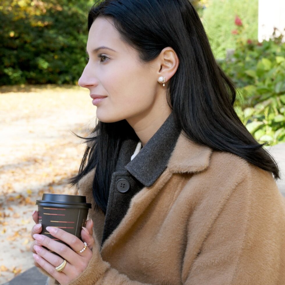 Pozlacené ozdobné náušnice s říční perlou 21122.1