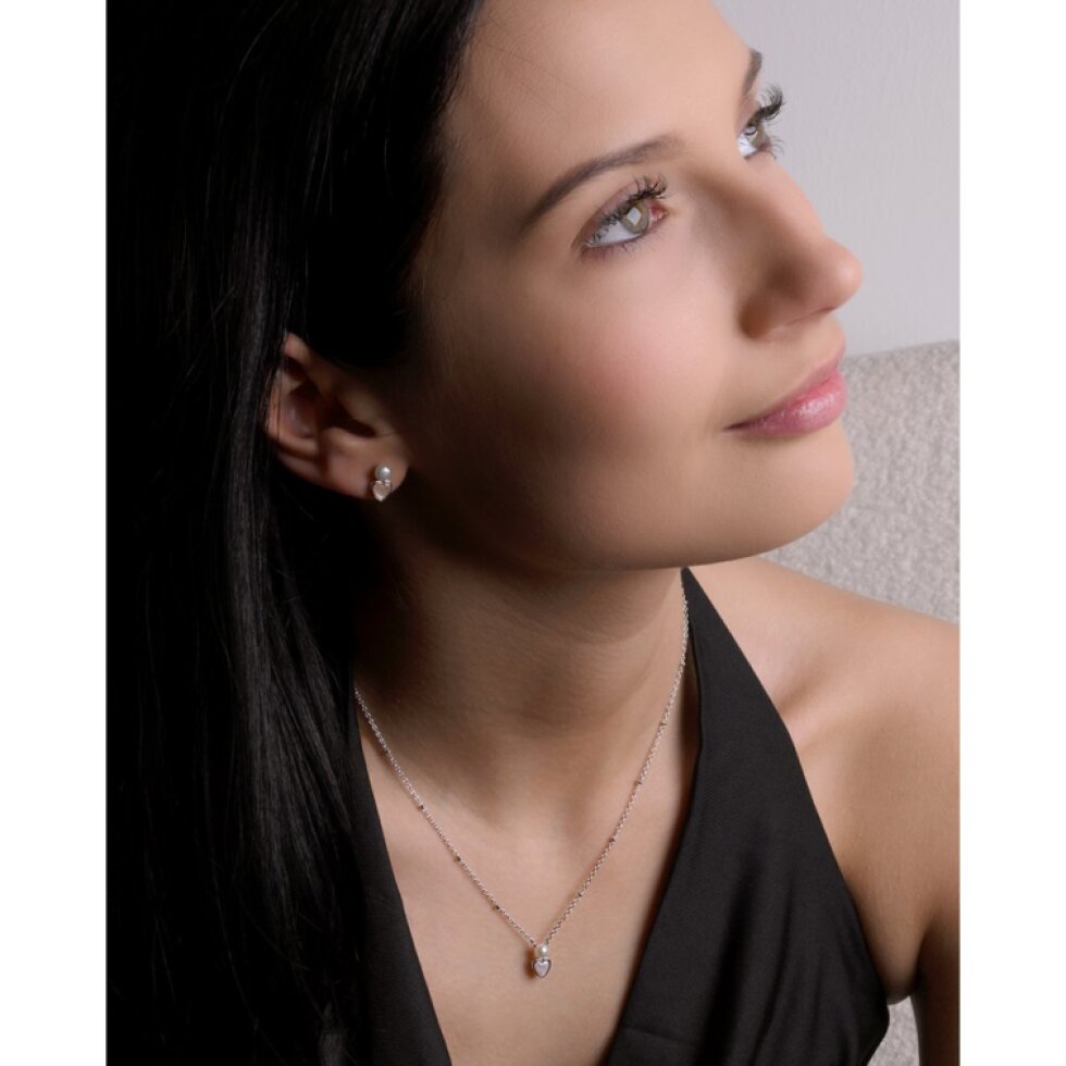 Strieborný náhrdelník s riečnou perlou srdiečko 22055.1