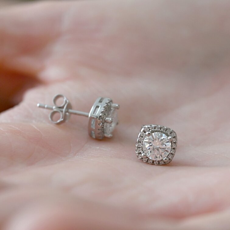 Stříbrné náušnice AIRA 11M00004 moissanite