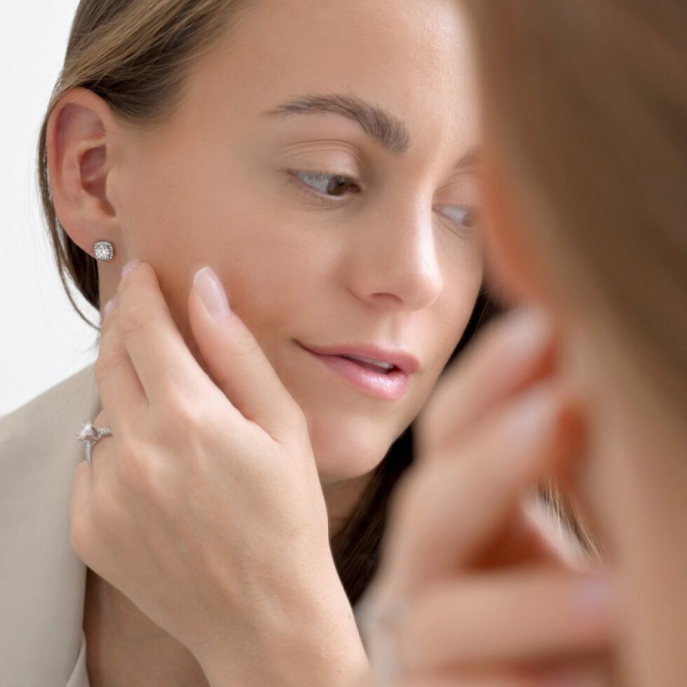 Stříbrné náušnice AIRA 11M00004 moissanite