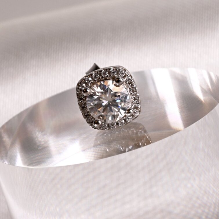 Stříbrná kusová náušnice AIRA 11XM00004