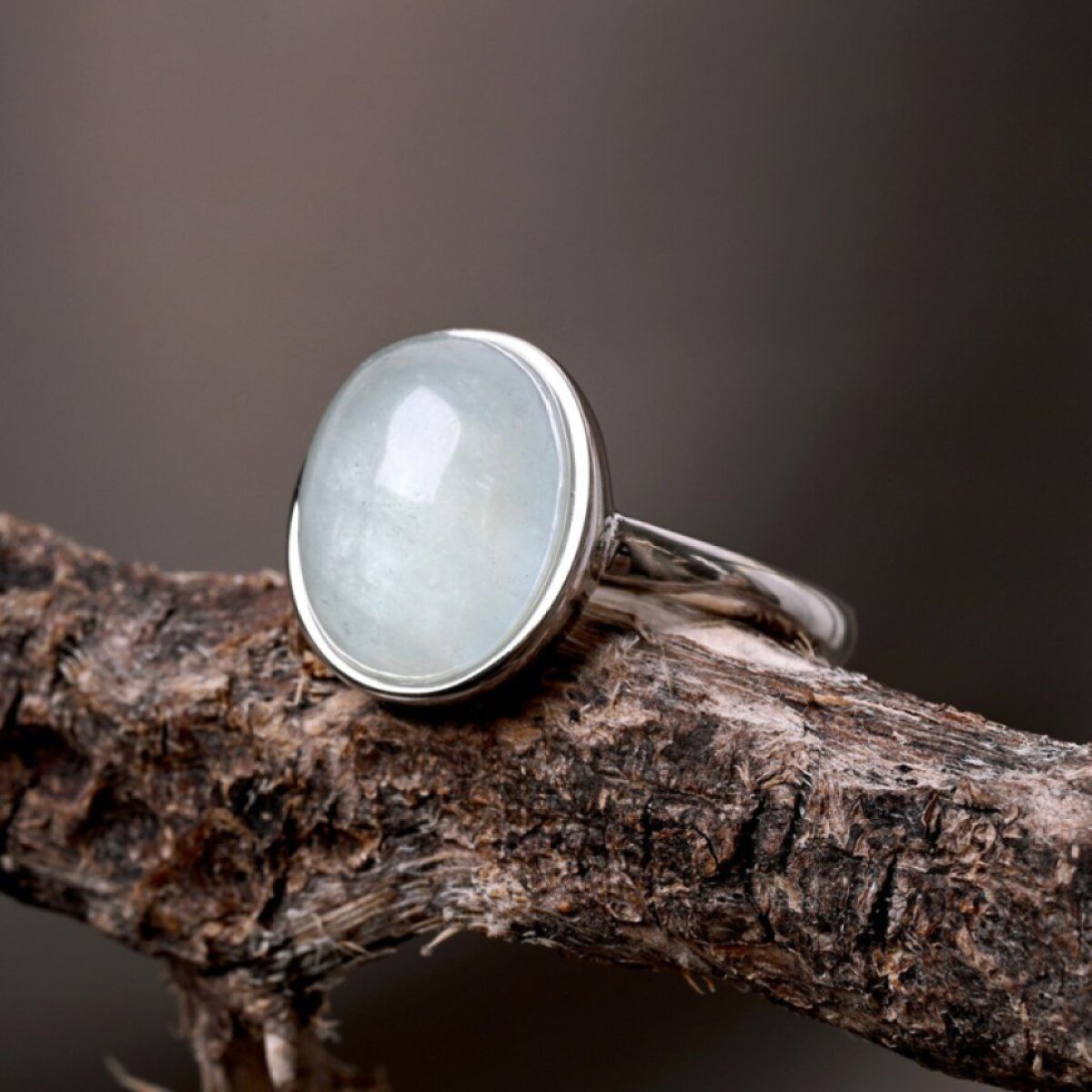 Stříbrný prsten ovál s akvamarínem 15024.3