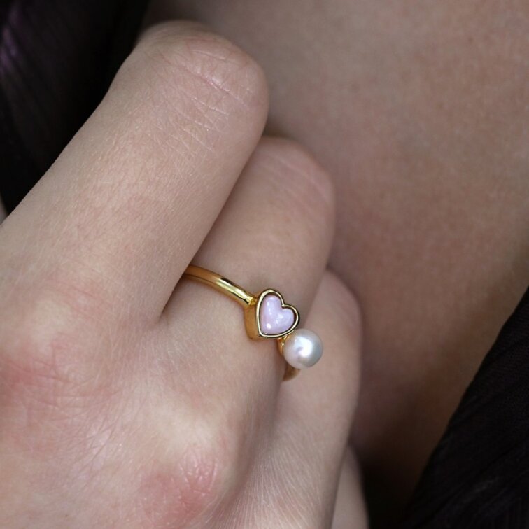Pozlacený prsten s říční perlou a perleťovým srdcem 25004.1