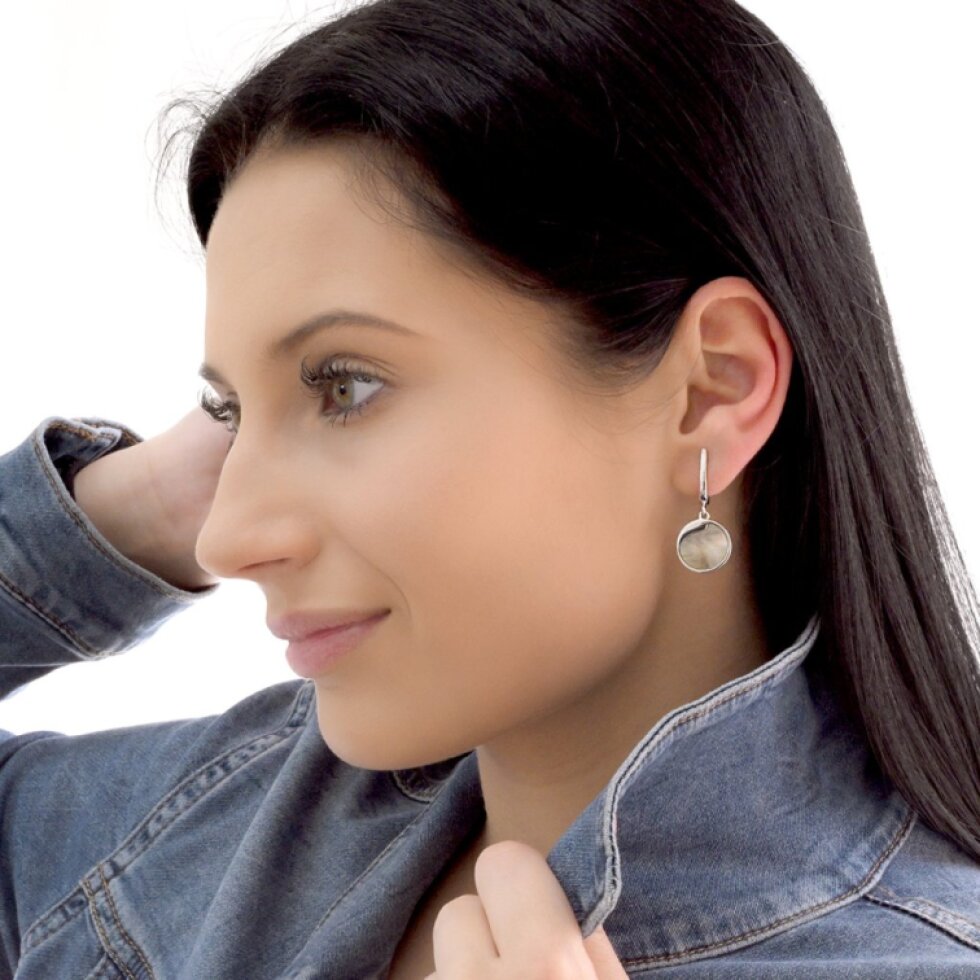 Strieborné visiace náušnice s čiernou perleťou 11739.3