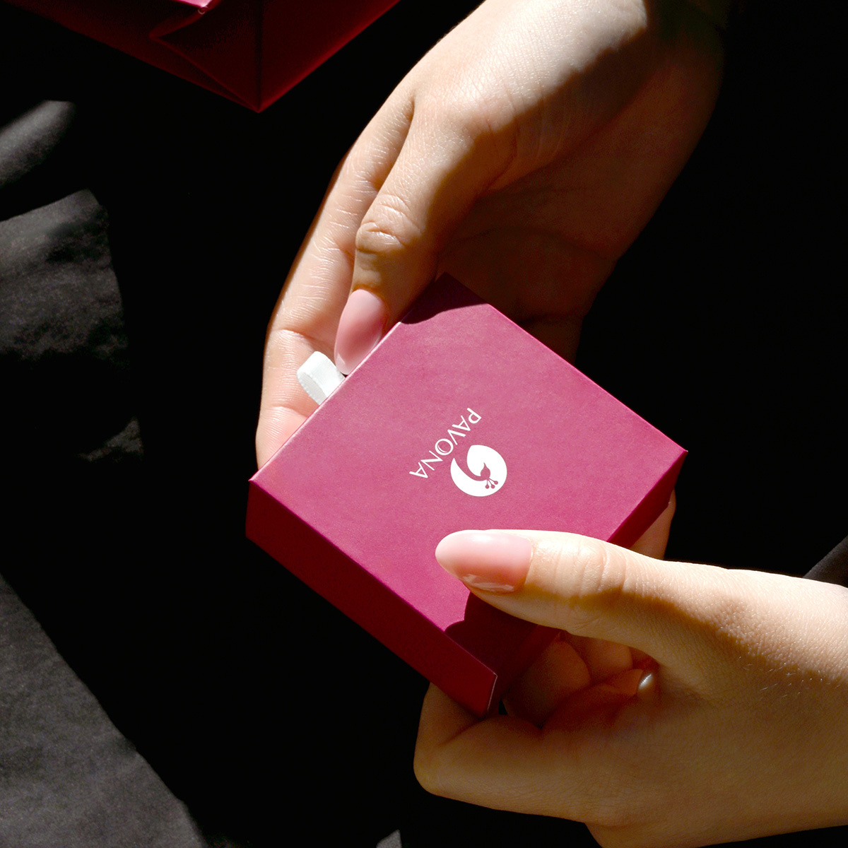 Stříbrné náušnice trojúhelník s ametystem 11728.3