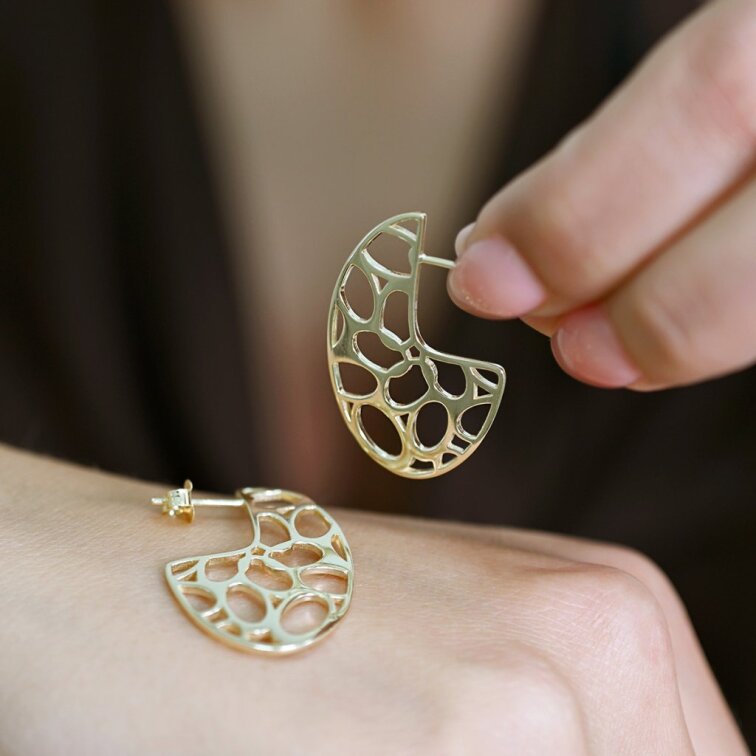 Pozlacené náušnice s moderním vzorem 61171