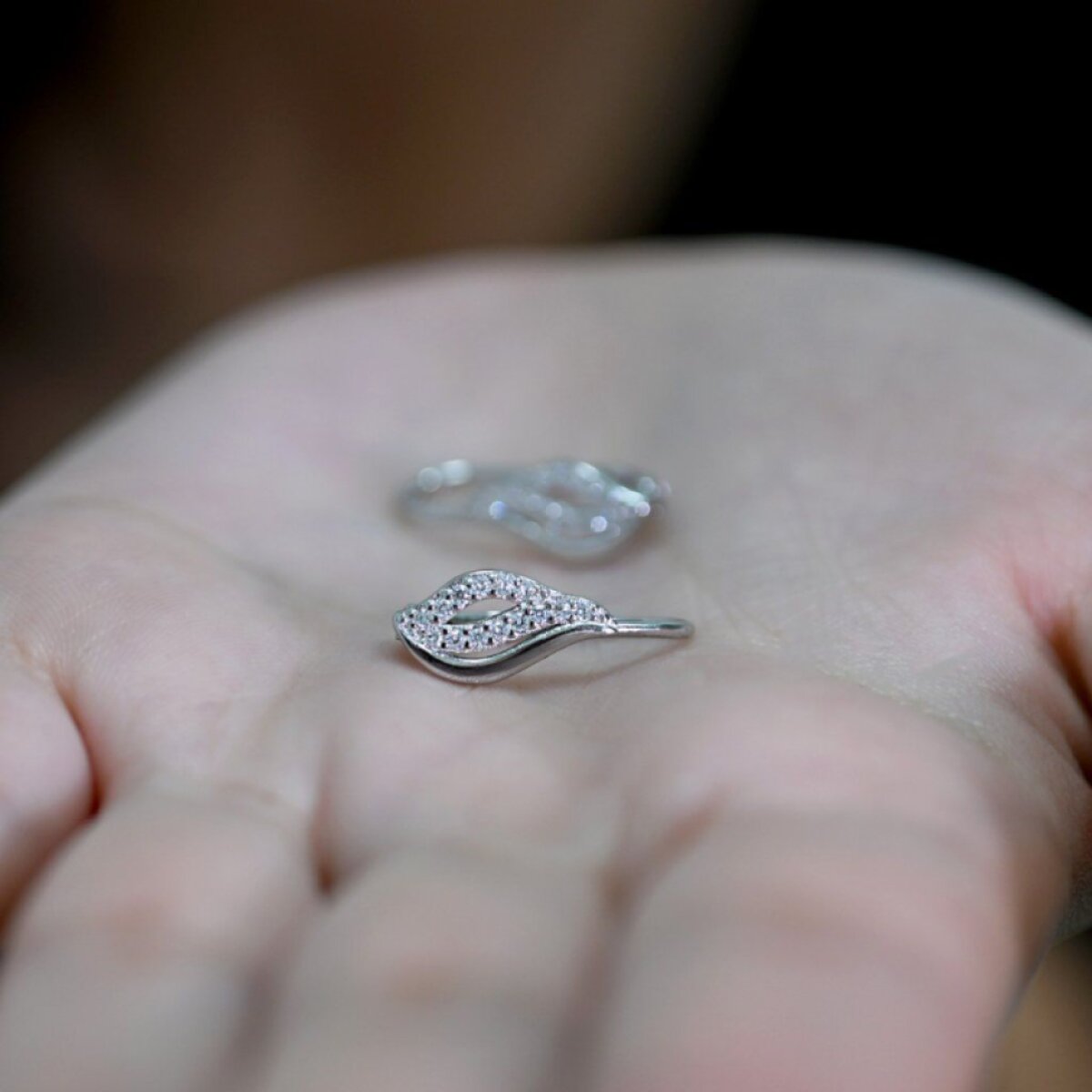 Strieborné náušnice vlnky 11542.1