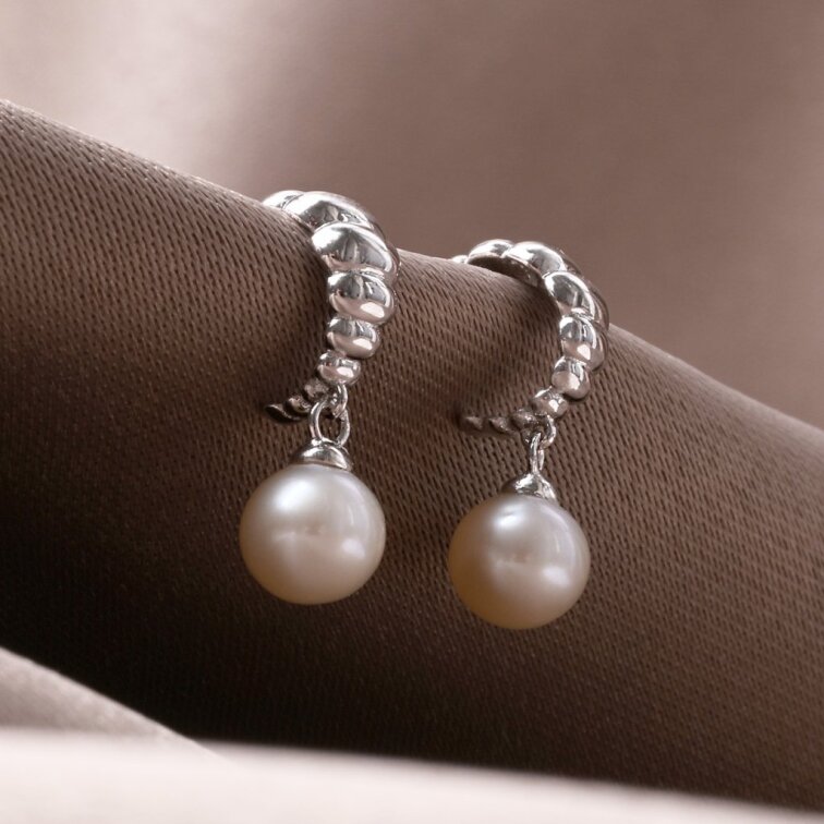 Strieborné náušnice kruhy so zavesenou riečnou perlou 21126.1