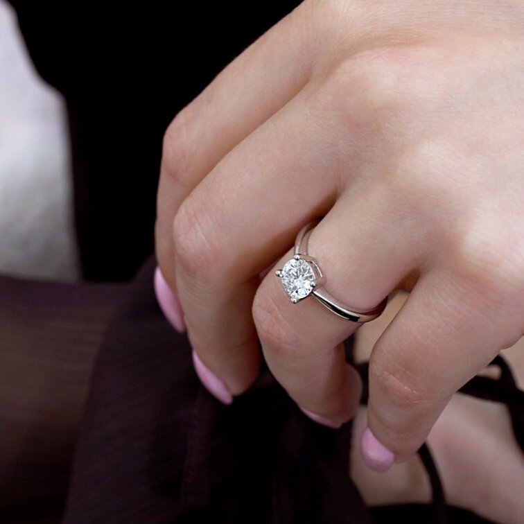 Stříbrný prsten ELEN 15M00006 moissanite