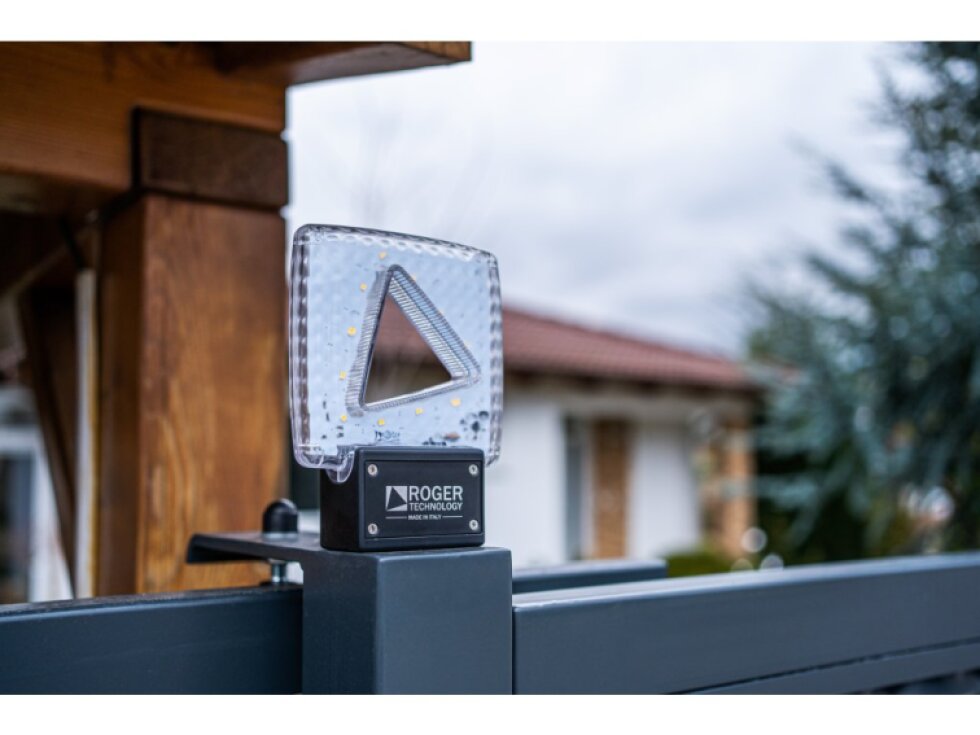 Led maják Roger FIFTHY 230 s integrovanou anténou