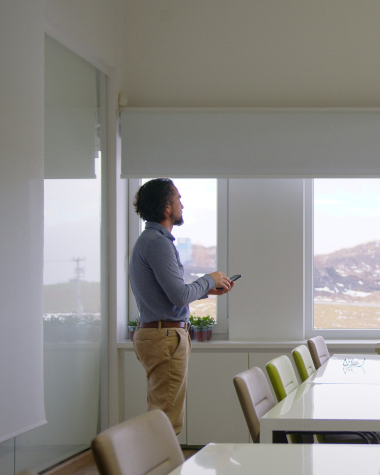 Ovládání látkových rolet hlasem