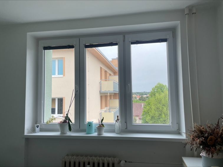 Vyzkoušeno v praxi: Jak probíhá montáž chytré látkové rolety s Matter motorem