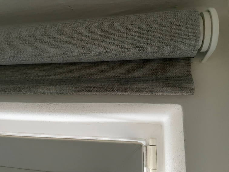 Vyzkoušeno v praxi: Jak probíhá montáž chytré látkové rolety s Matter motorem