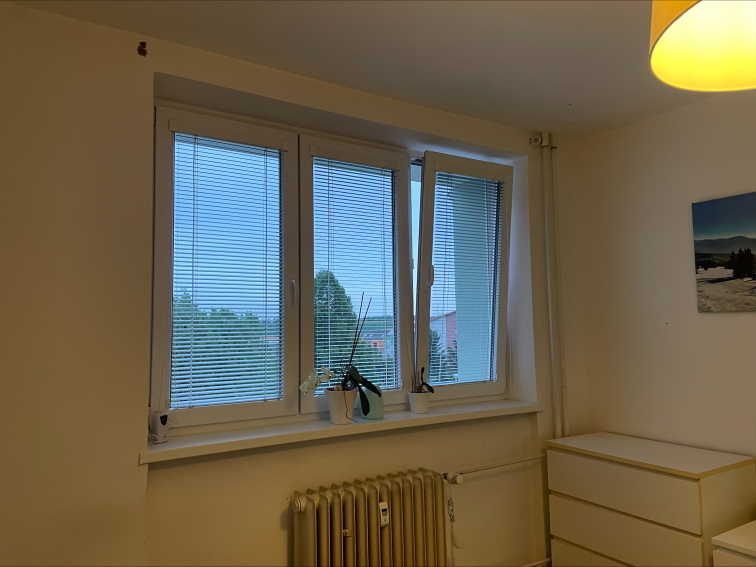 Vyzkoušeno v praxi: Jak probíhá montáž chytré látkové rolety s Matter motorem