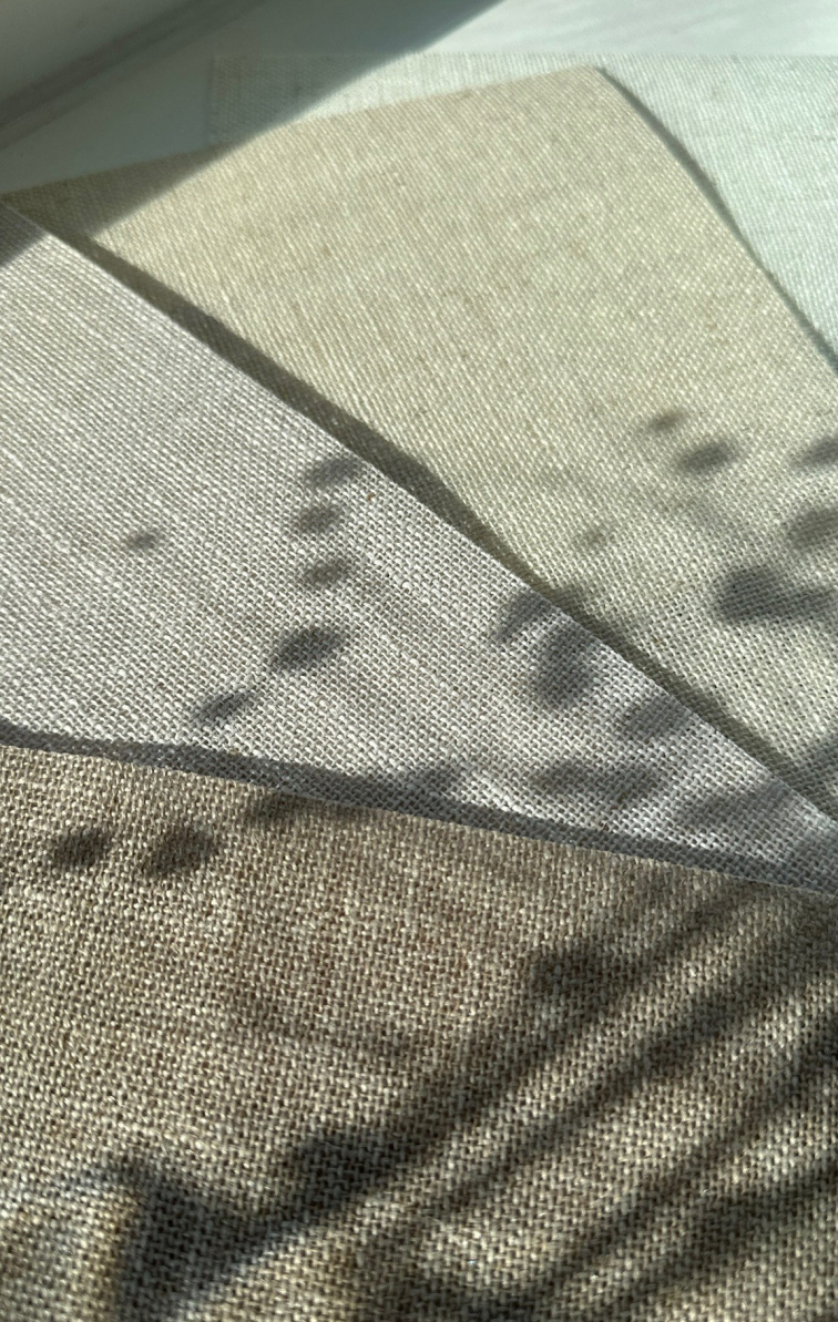 Barevná psychologie: Jak barva rolet ovlivňuje atmosféru v místnosti