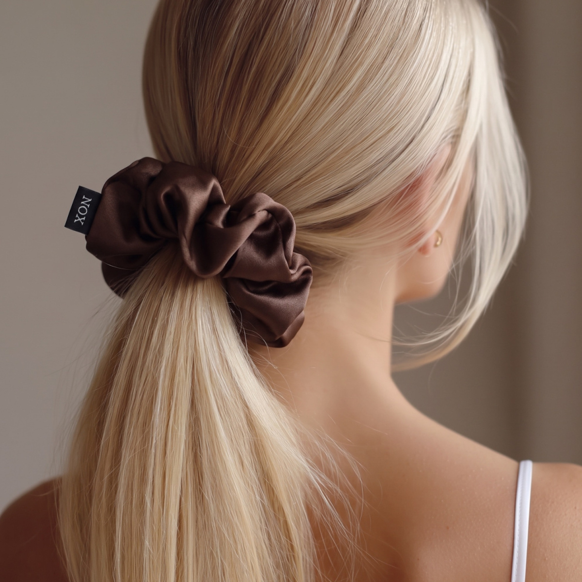 100% hedvábná gumička do vlasů scrunchie NOX® ČOKOLÁDOVĚ HNĚDÁ