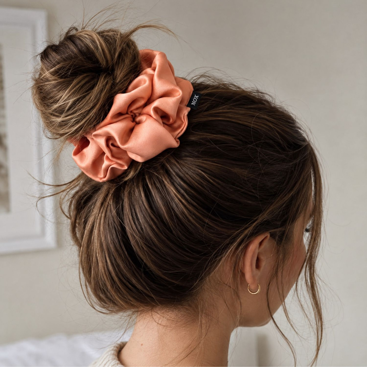 100% hedvábná gumička do vlasů scrunchie NOX® ZLATAVÁ BROSKEV