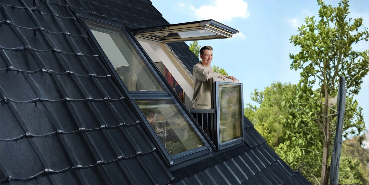 Střešní balkónové okno FAKRO FGP-V P50 APMX