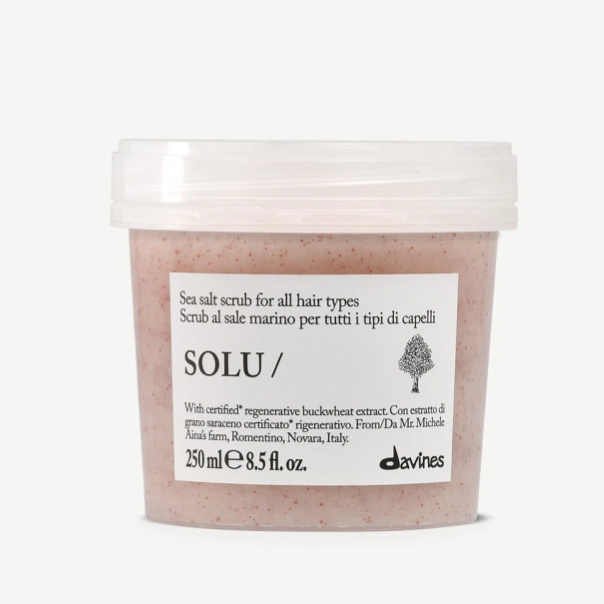 Davines Essential Haircare Solu Sea Salt Scrub Cleanser – čisticí peeling s mořskou solí pro všechny typy vlasů