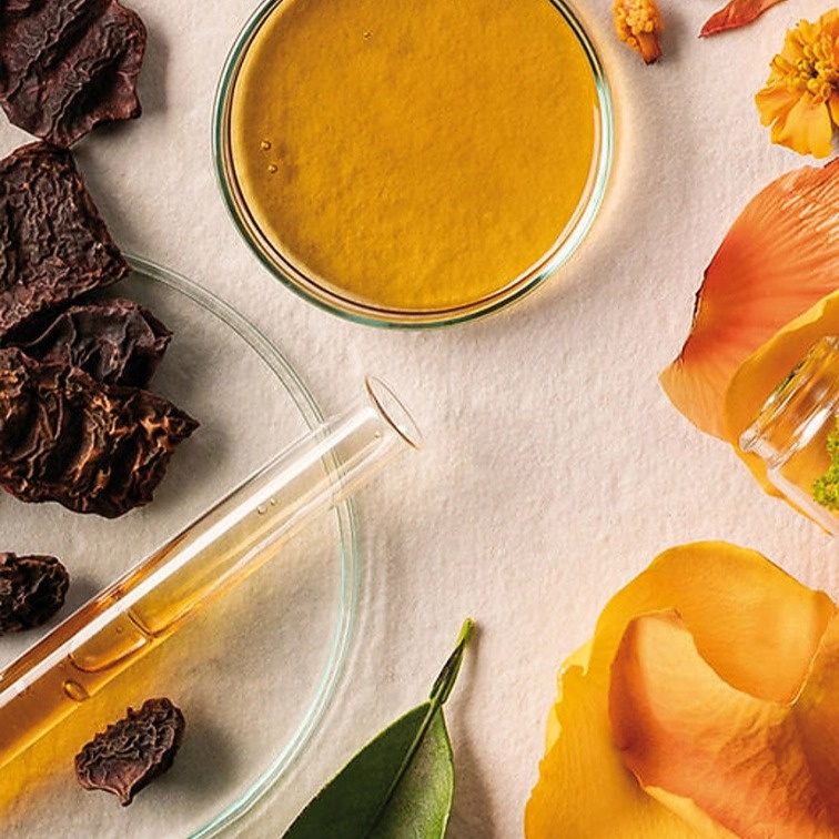 Khadi Stretch Marks Centella New-Cell Body Oil - přírodní olej pro zpevnění a elasticitu pokožky 50 ml