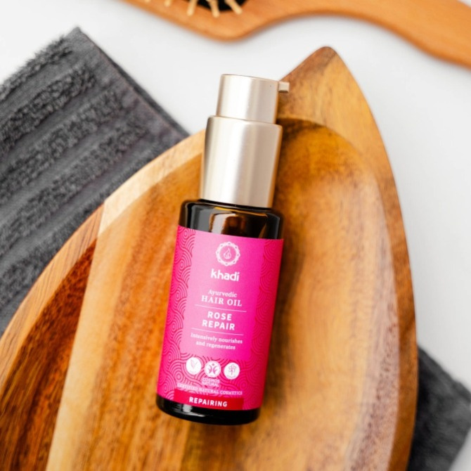 Khadi Hair Oil Rose Repair – vlasový olej pro obnovu poškozených vlasů 50 ml
