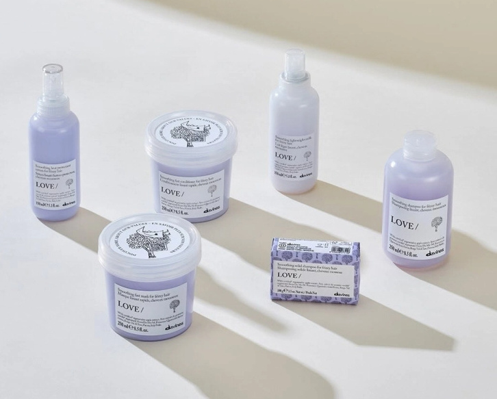 Davines Essential Love Smoothing Heat Protectant Serum – hydratační a uhlazující vlasové sérum 150 ml