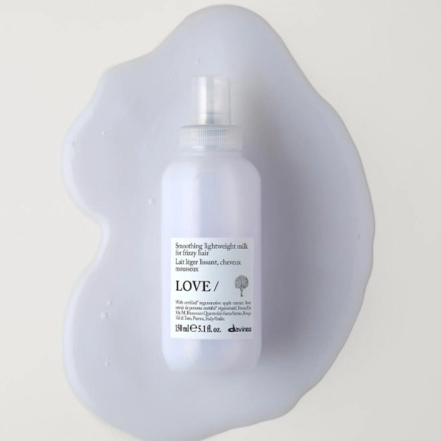 Davines Essential Love Smoothing Milk – lehké uhlazující mléko pro krepaté vlasy 150 ml